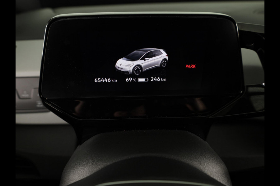 Volkswagen ID.3 First Plus 58 kWh 204 pk | Navigatie | Parkeersensoren | Achteruitrijcamera | Adaptieve cruise control | Matrix LED koplampen | Stoelverwarming |