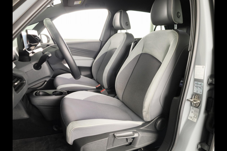 Volkswagen ID.3 First Plus 58 kWh 204 pk | Navigatie | Parkeersensoren | Achteruitrijcamera | Adaptieve cruise control | Matrix LED koplampen | Stoelverwarming |