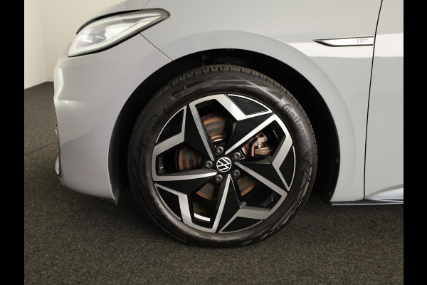 Volkswagen ID.3 First Plus 58 kWh 204 pk | Navigatie | Parkeersensoren | Achteruitrijcamera | Adaptieve cruise control | Matrix LED koplampen | Stoelverwarming |