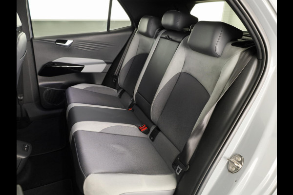 Volkswagen ID.3 First Plus 58 kWh 204 pk | Navigatie | Parkeersensoren | Achteruitrijcamera | Adaptieve cruise control | Matrix LED koplampen | Stoelverwarming |