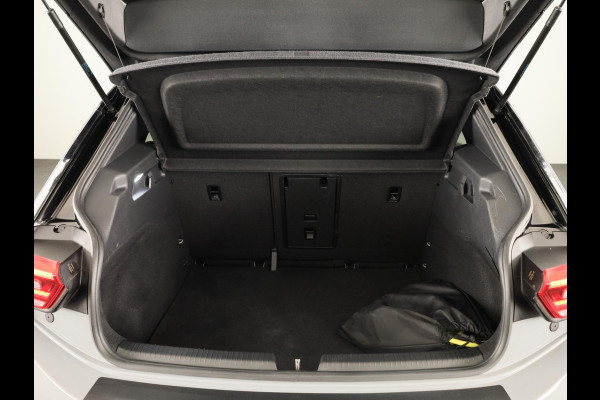 Volkswagen ID.3 First Plus 58 kWh 204 pk | Navigatie | Parkeersensoren | Achteruitrijcamera | Adaptieve cruise control | Matrix LED koplampen | Stoelverwarming |