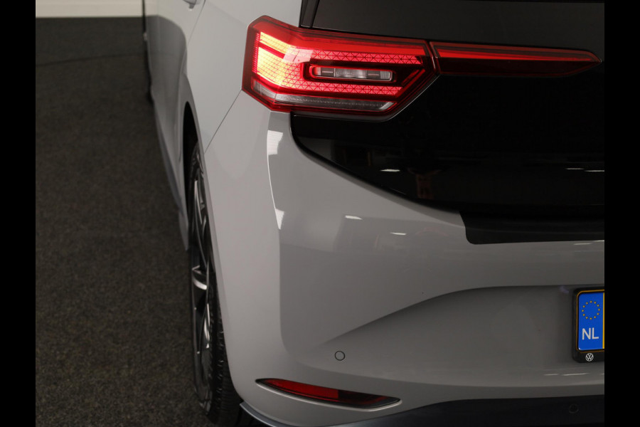 Volkswagen ID.3 First Plus 58 kWh 204 pk | Navigatie | Parkeersensoren | Achteruitrijcamera | Adaptieve cruise control | Matrix LED koplampen | Stoelverwarming |