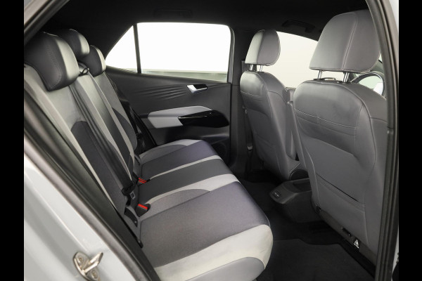 Volkswagen ID.3 First Plus 58 kWh 204 pk | Navigatie | Parkeersensoren | Achteruitrijcamera | Adaptieve cruise control | Matrix LED koplampen | Stoelverwarming |