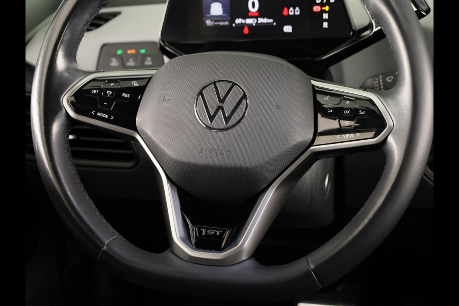 Volkswagen ID.3 First Plus 58 kWh 204 pk | Navigatie | Parkeersensoren | Achteruitrijcamera | Adaptieve cruise control | Matrix LED koplampen | Stoelverwarming |