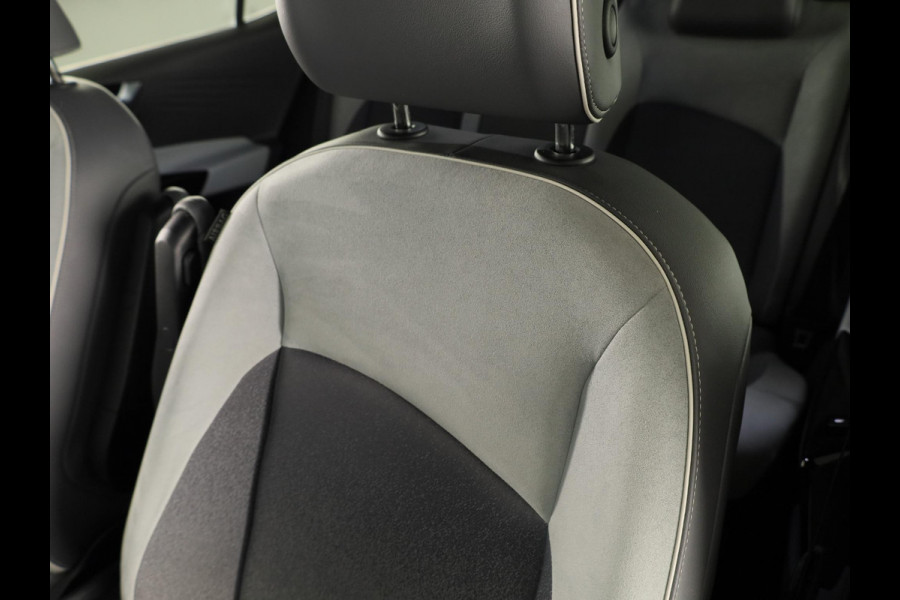 Volkswagen ID.3 First Plus 58 kWh 204 pk | Navigatie | Parkeersensoren | Achteruitrijcamera | Adaptieve cruise control | Matrix LED koplampen | Stoelverwarming |