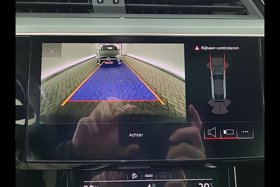 Audi e-tron Sportback 50 quattro S edition 71 kWh S-Line | Panoramadak | Stoelverwarming | Adaptive Cruise Control | Ambiance Verlichting | Memory Seat | Parkeersensoren | Keyless | Apple Carplay