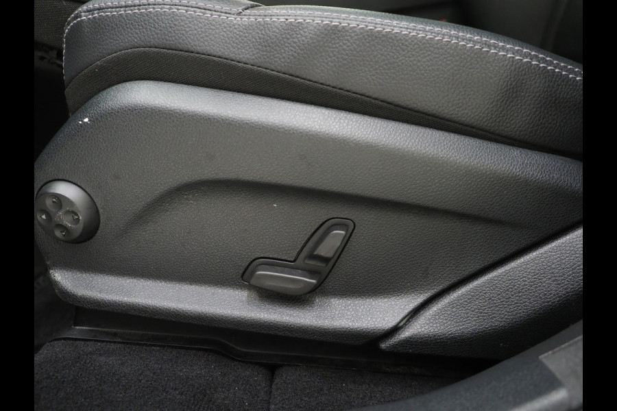 Mercedes-Benz GLC 300e 4MATIC Premium | Panoramadak | Head Up | Trekhaak | Leder | 360 | Adaptive Cruise | Carplay