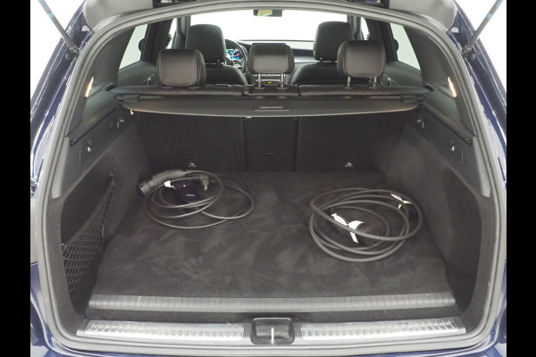 Mercedes-Benz GLC 300e 4MATIC Premium | Panoramadak | Head Up | Trekhaak | Leder | 360 | Adaptive Cruise | Carplay