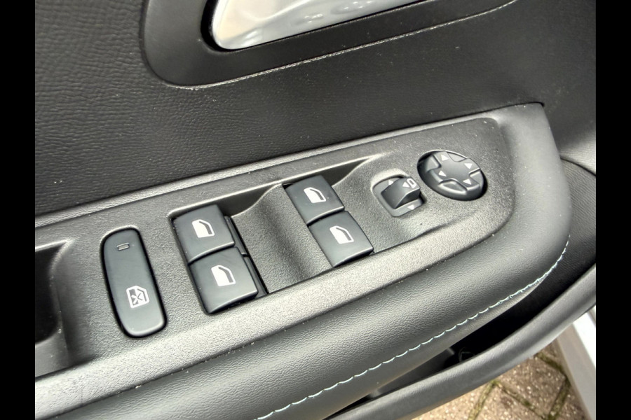 Peugeot e-208 SOH 92.1%, EV Allure Pack 50 kWh 38126km, Camera, App Connect