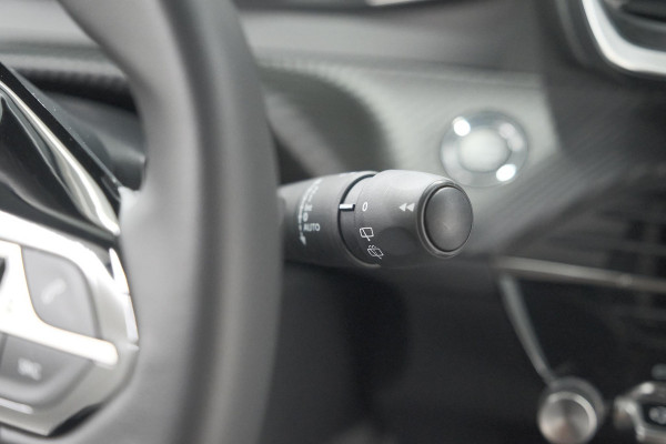 Peugeot 2008 Hybrid 145 e-DCS6 Allure | 360 Camera | Adaptieve Cruise Control | Dodehoekdetectie | Navigatie