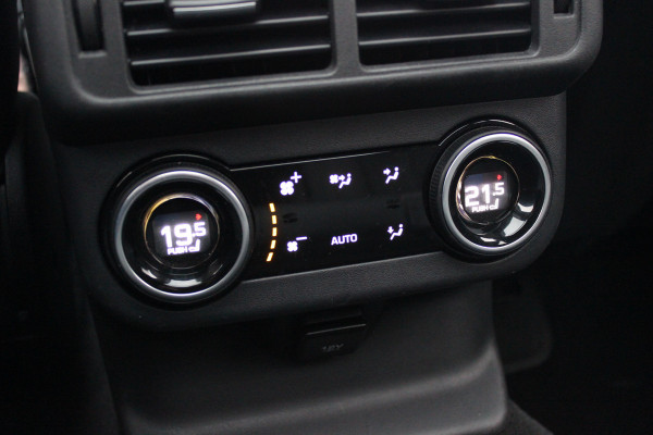 Land Rover Range Rover Velar 3.0 V6 SC AWD R-Dynamic S / Panoramadak / Camera / Leder / Meridian / 21'' / Stoelventilatie+Massage / Entertainment System / Keyless / Navigatie / Stoelverwarming 4x / Cruise Control