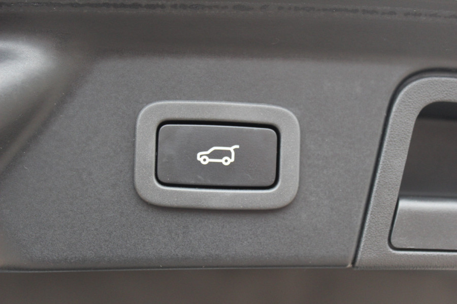 Land Rover Range Rover Velar 3.0 V6 SC AWD R-Dynamic S / Panoramadak / Camera / Leder / Meridian / 21'' / Stoelventilatie+Massage / Entertainment System / Keyless / Navigatie / Stoelverwarming 4x / Cruise Control