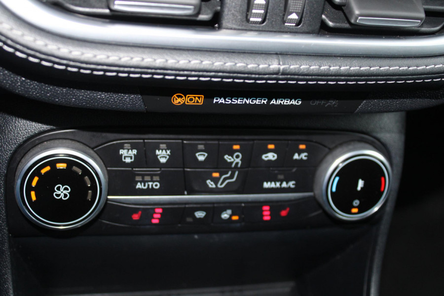 Ford Fiesta 1.0 EcoBoost 125 PK Hybrid Vignale | Trekhaak | Camera | Lederen bekleding | Adaptieve Cruise Control | BLIS | Keyless Entry | Navigatie | Winterpack
