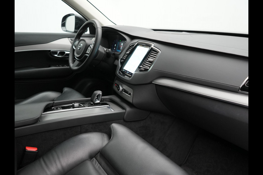 Volvo XC90 T8 Recharge AWD Plus Bright LONG RANGE Plug In Hybrid 7 Persoon 456pk Dealer O.H PHEV | Trekhaak Af Fabriek | Panodak | Adaptive Cruise | Camera | Lederen Sportstoelen Memory & Verwarmd | Pilot Assist | Blis | Keyless | Apple Carplay | Navigatie | Virtual | DAB |