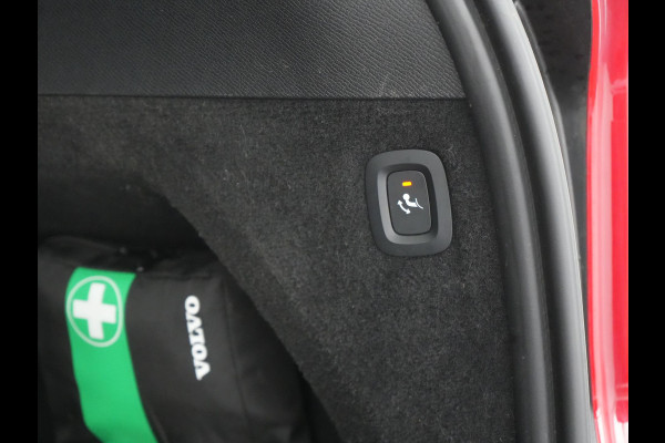 Volvo XC90 T8 Recharge AWD Plus Bright LONG RANGE Plug In Hybrid 7 Persoon 456pk Dealer O.H PHEV | Trekhaak Af Fabriek | Panodak | Adaptive Cruise | Camera | Lederen Sportstoelen Memory & Verwarmd | Pilot Assist | Blis | Keyless | Apple Carplay | Navigatie | Virtual | DAB |