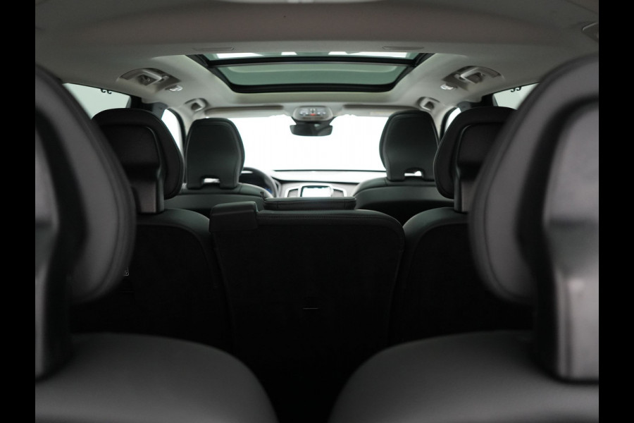 Volvo XC90 T8 Recharge AWD Plus Bright LONG RANGE Plug In Hybrid 7 Persoon 456pk Dealer O.H PHEV | Trekhaak Af Fabriek | Panodak | Adaptive Cruise | Camera | Lederen Sportstoelen Memory & Verwarmd | Pilot Assist | Blis | Keyless | Apple Carplay | Navigatie | Virtual | DAB |