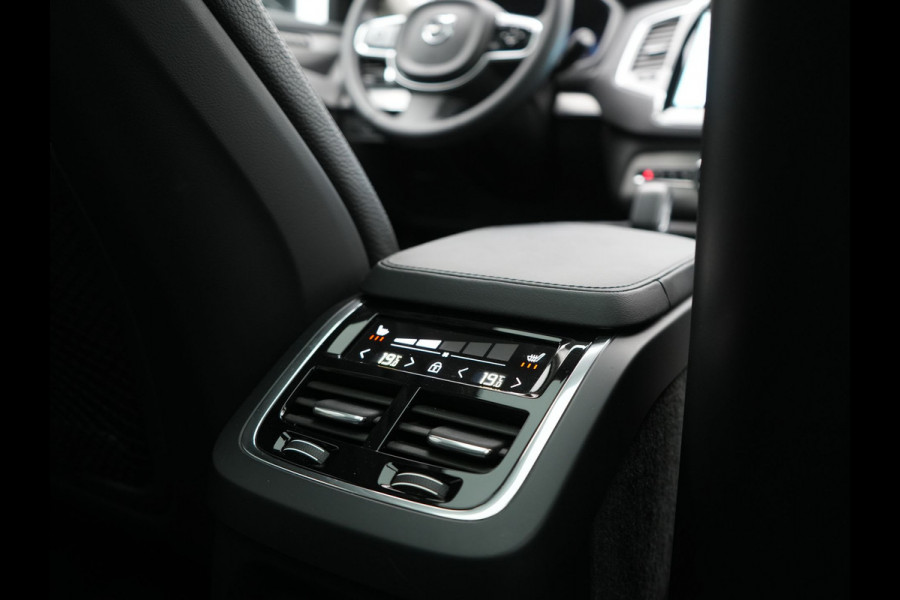 Volvo XC90 T8 Recharge AWD Plus Bright LONG RANGE Plug In Hybrid 7 Persoon 456pk Dealer O.H PHEV | Trekhaak Af Fabriek | Panodak | Adaptive Cruise | Camera | Lederen Sportstoelen Memory & Verwarmd | Pilot Assist | Blis | Keyless | Apple Carplay | Navigatie | Virtual | DAB |