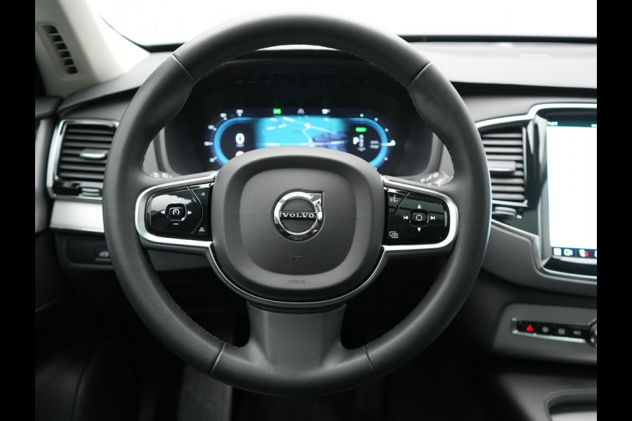 Volvo XC90 T8 Recharge AWD Plus Bright LONG RANGE Plug In Hybrid 7 Persoon 456pk Dealer O.H PHEV | Trekhaak Af Fabriek | Panodak | Adaptive Cruise | Camera | Lederen Sportstoelen Memory & Verwarmd | Pilot Assist | Blis | Keyless | Apple Carplay | Navigatie | Virtual | DAB |
