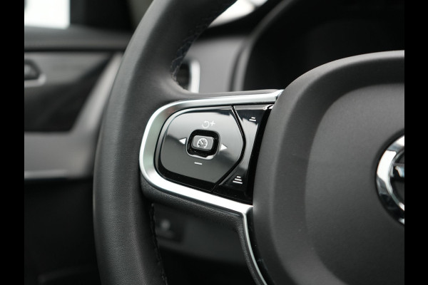 Volvo XC90 T8 Recharge AWD Plus Bright LONG RANGE Plug In Hybrid 7 Persoon 456pk Dealer O.H PHEV | Trekhaak Af Fabriek | Panodak | Adaptive Cruise | Camera | Lederen Sportstoelen Memory & Verwarmd | Pilot Assist | Blis | Keyless | Apple Carplay | Navigatie | Virtual | DAB |
