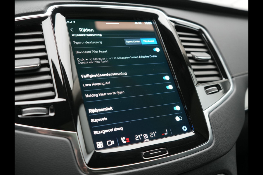 Volvo XC90 T8 Recharge AWD Plus Bright LONG RANGE Plug In Hybrid 7 Persoon 456pk Dealer O.H PHEV | Trekhaak Af Fabriek | Panodak | Adaptive Cruise | Camera | Lederen Sportstoelen Memory & Verwarmd | Pilot Assist | Blis | Keyless | Apple Carplay | Navigatie | Virtual | DAB |
