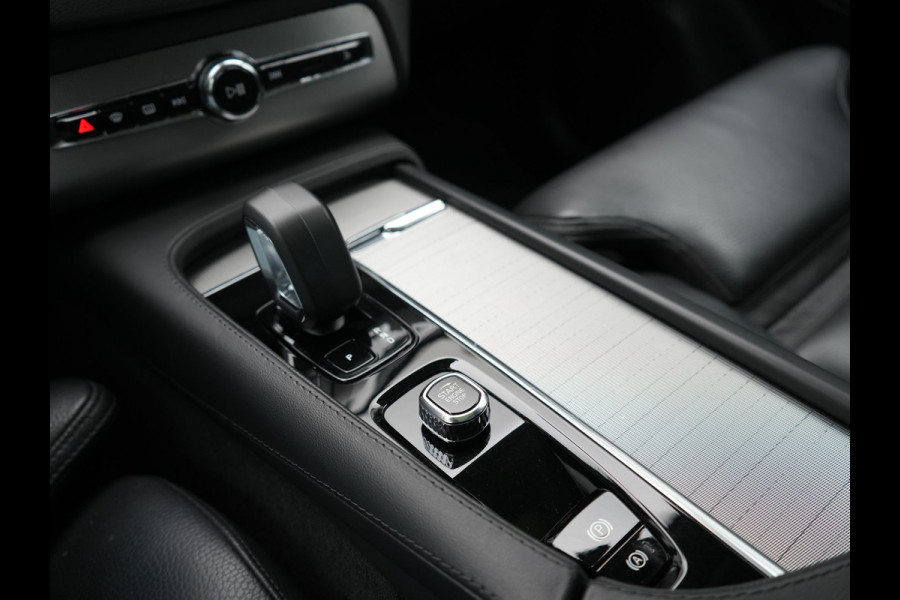 Volvo XC90 T8 Recharge AWD Plus Bright LONG RANGE Plug In Hybrid 7 Persoon 456pk Dealer O.H PHEV | Trekhaak Af Fabriek | Panodak | Adaptive Cruise | Camera | Lederen Sportstoelen Memory & Verwarmd | Pilot Assist | Blis | Keyless | Apple Carplay | Navigatie | Virtual | DAB |