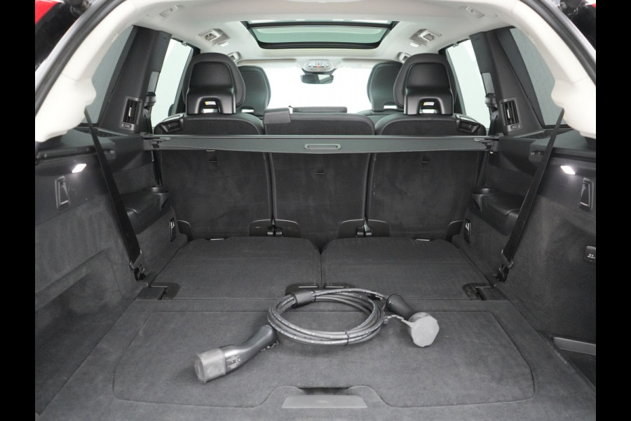 Volvo XC90 T8 Recharge AWD Plus Bright LONG RANGE Plug In Hybrid 7 Persoon 456pk Dealer O.H PHEV | Trekhaak Af Fabriek | Panodak | Adaptive Cruise | Camera | Lederen Sportstoelen Memory & Verwarmd | Pilot Assist | Blis | Keyless | Apple Carplay | Navigatie | Virtual | DAB |
