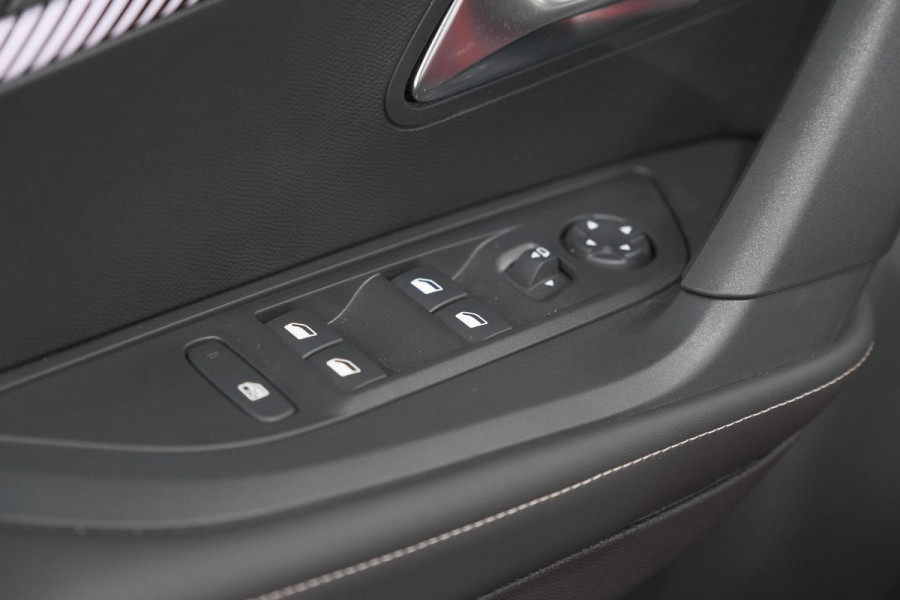 Peugeot 2008 1.2 Hybrid 145 Allure | 360 Camera | Adaptieve Cruise Control | Dodehoekdetectie | Apple Carplay