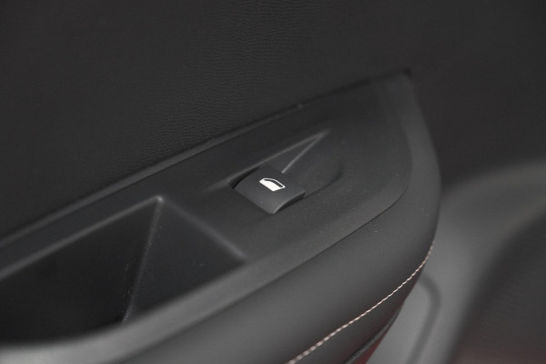 Peugeot 2008 1.2 Hybrid 145 Allure | 360 Camera | Adaptieve Cruise Control | Dodehoekdetectie | Apple Carplay