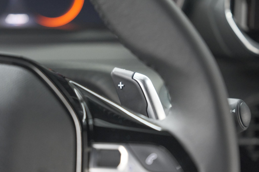 Peugeot 2008 1.2 Hybrid 145 Allure | 360 Camera | Adaptieve Cruise Control | Dodehoekdetectie | Apple Carplay