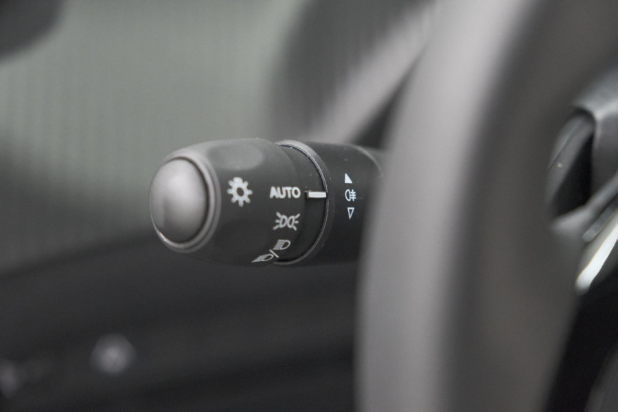 Peugeot 2008 1.2 Hybrid 145 Allure | 360 Camera | Adaptieve Cruise Control | Dodehoekdetectie | Apple Carplay