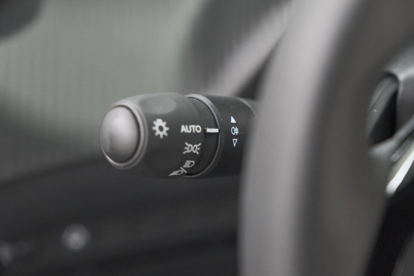Peugeot 2008 1.2 Hybrid 145 Allure | 360 Camera | Adaptieve Cruise Control | Dodehoekdetectie | Apple Carplay