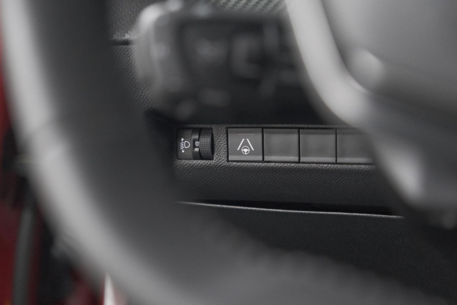 Peugeot 2008 1.2 Hybrid 145 Allure | 360 Camera | Adaptieve Cruise Control | Dodehoekdetectie | Apple Carplay