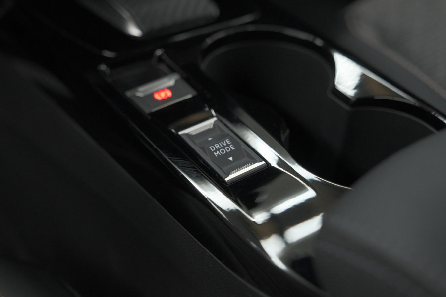 Peugeot 2008 1.2 Hybrid 145 Allure | 360 Camera | Adaptieve Cruise Control | Dodehoekdetectie | Apple Carplay