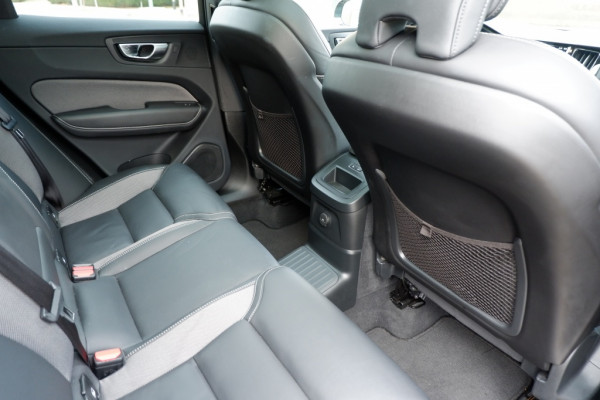 Volvo XC60 2.0 T6 AWD Pus Dark / INCL. Garantie / 360 Camera / Pano