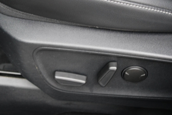 Ford Kuga 2.5 PHEV Titanium X | Winter Pack | Adaptive cruise control | Dodehoeksensoren | Camera