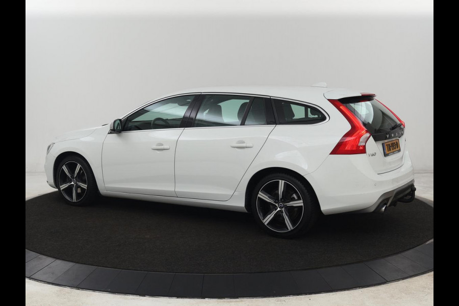 Volvo V60 2.0 T4 Sport | Adaptive cruise | Stoelverwarming | Camera | Trekhaak | Leder/Alcantara | Bi-Xenon | Sportstoelen | Climate control | R Design