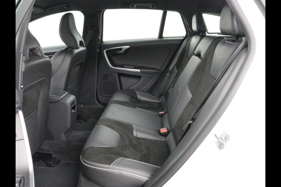 Volvo V60 2.0 T4 Sport | Adaptive cruise | Stoelverwarming | Camera | Trekhaak | Leder/Alcantara | Bi-Xenon | Sportstoelen | Climate control | R Design