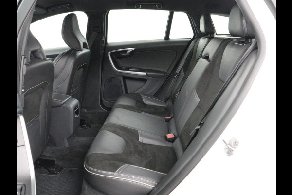 Volvo V60 2.0 T4 Sport | Adaptive cruise | Stoelverwarming | Camera | Trekhaak | Leder/Alcantara | Bi-Xenon | Sportstoelen | Climate control | R Design