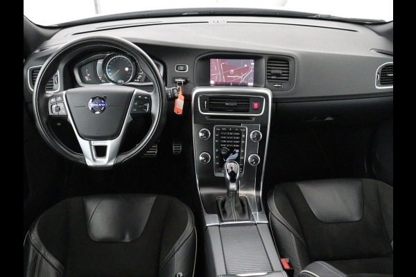 Volvo V60 2.0 T4 Sport | Adaptive cruise | Stoelverwarming | Camera | Trekhaak | Leder/Alcantara | Bi-Xenon | Sportstoelen | Climate control | R Design