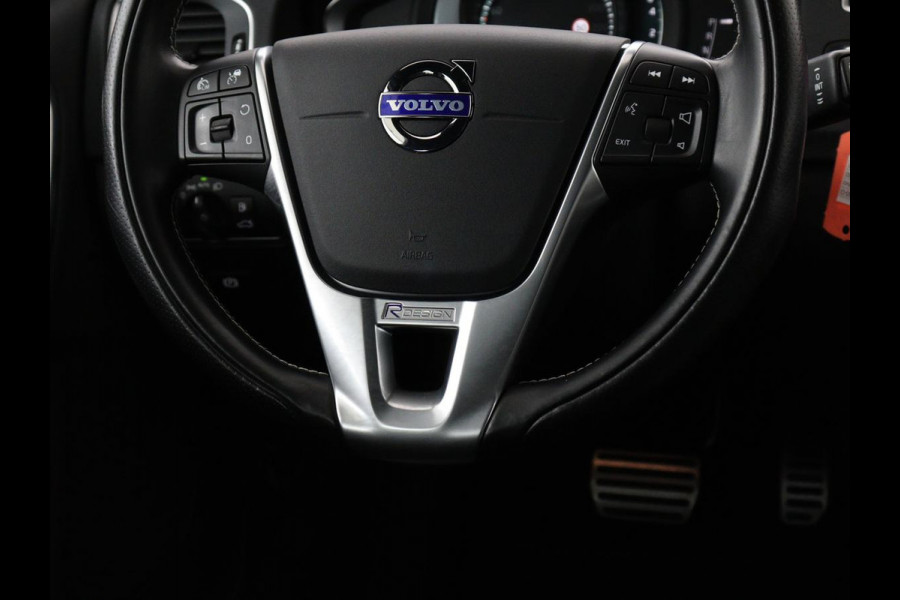 Volvo V60 2.0 T4 Sport | Adaptive cruise | Stoelverwarming | Camera | Trekhaak | Leder/Alcantara | Bi-Xenon | Sportstoelen | Climate control | R Design