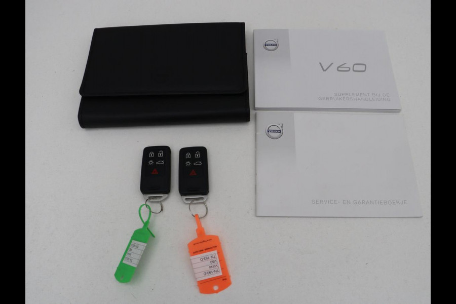 Volvo V60 2.0 T4 Sport | Adaptive cruise | Stoelverwarming | Camera | Trekhaak | Leder/Alcantara | Bi-Xenon | Sportstoelen | Climate control | R Design