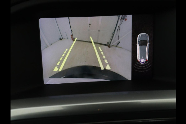 Volvo V60 2.0 T4 Sport | Adaptive cruise | Stoelverwarming | Camera | Trekhaak | Leder/Alcantara | Bi-Xenon | Sportstoelen | Climate control | R Design