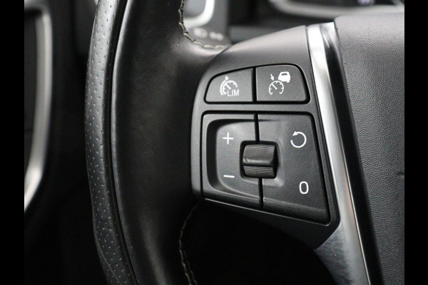 Volvo V60 2.0 T4 Sport | Adaptive cruise | Stoelverwarming | Camera | Trekhaak | Leder/Alcantara | Bi-Xenon | Sportstoelen | Climate control | R Design