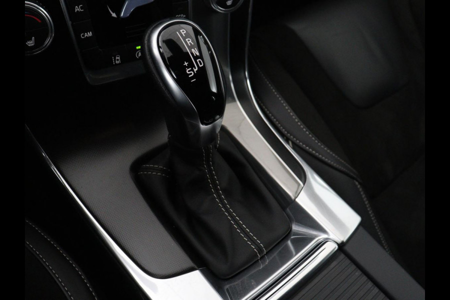 Volvo V60 2.0 T4 Sport | Adaptive cruise | Stoelverwarming | Camera | Trekhaak | Leder/Alcantara | Bi-Xenon | Sportstoelen | Climate control | R Design
