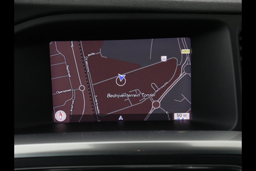 Volvo V60 2.0 T4 Sport | Adaptive cruise | Stoelverwarming | Camera | Trekhaak | Leder/Alcantara | Bi-Xenon | Sportstoelen | Climate control | R Design