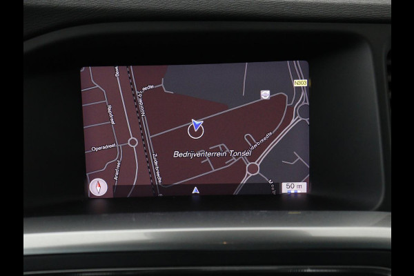 Volvo V60 2.0 T4 Sport | Adaptive cruise | Stoelverwarming | Camera | Trekhaak | Leder/Alcantara | Bi-Xenon | Sportstoelen | Climate control | R Design