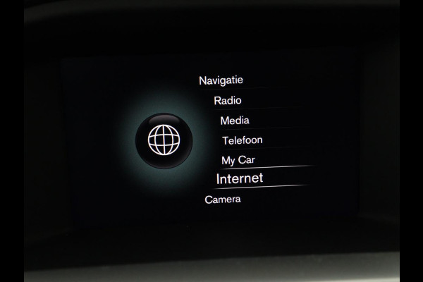 Volvo V60 2.0 T4 Sport | Adaptive cruise | Stoelverwarming | Camera | Trekhaak | Leder/Alcantara | Bi-Xenon | Sportstoelen | Climate control | R Design