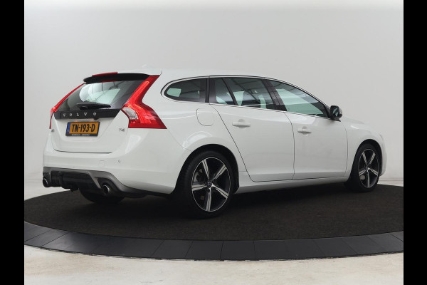 Volvo V60 2.0 T4 Sport | Adaptive cruise | Stoelverwarming | Camera | Trekhaak | Leder/Alcantara | Bi-Xenon | Sportstoelen | Climate control | R Design