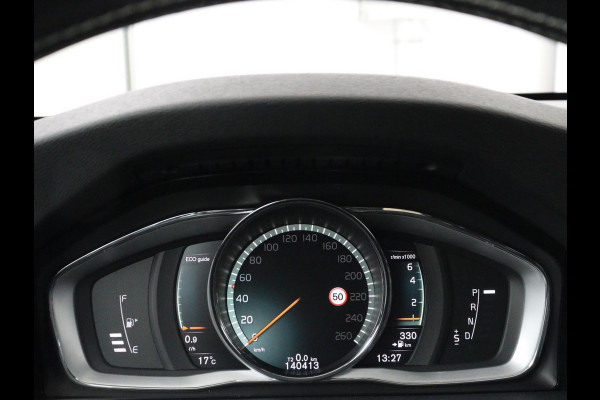 Volvo V60 2.0 T4 Sport | Adaptive cruise | Stoelverwarming | Camera | Trekhaak | Leder/Alcantara | Bi-Xenon | Sportstoelen | Climate control | R Design