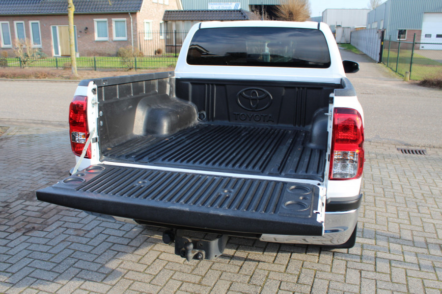 Toyota Hilux 2.4 D-4D-F 150PK E6 Aut. Double Cab Professional 4x4 incl.BPM ✓ Camera ✓ 4WD